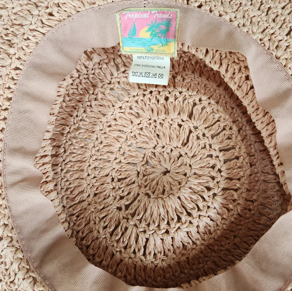 Tropical Trends Croched Toyo Big Brim Sun Hat with flower detail